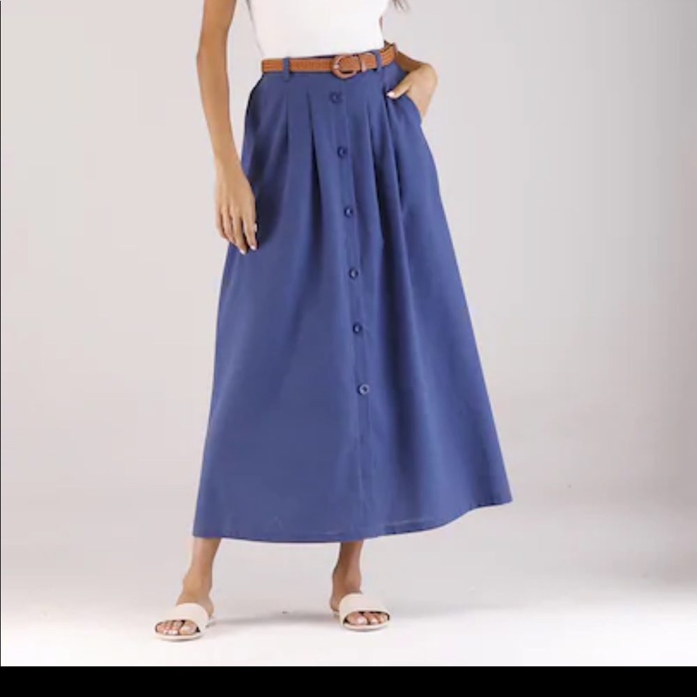 Cute peasant skirt and belt.